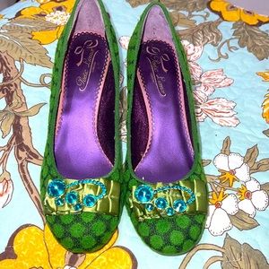 Poetic license London green heels with jewels size 39